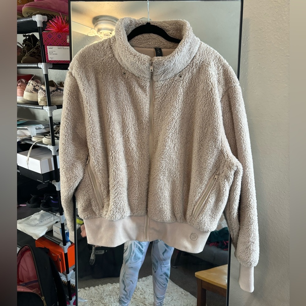 Savvi Lifestyle Co. Women’s Full Zip Amy Sherpa comes w/ Snap-On Hood XL Tan